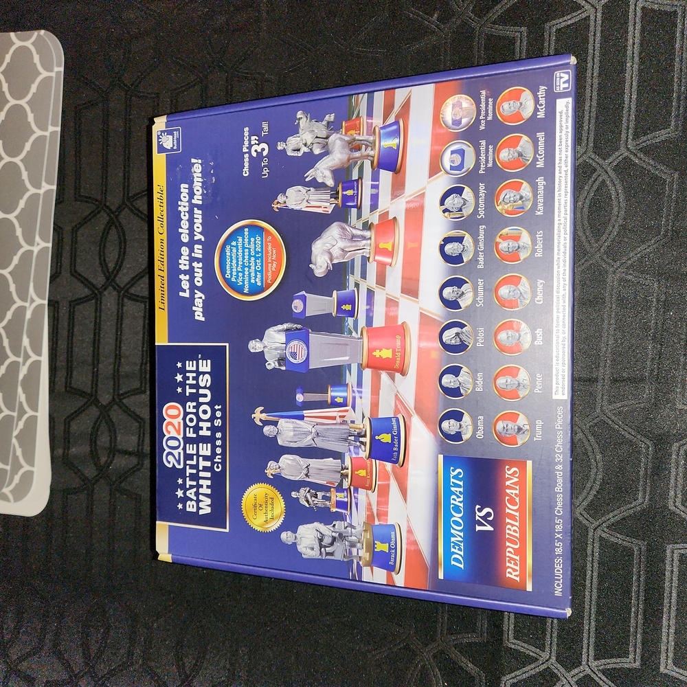 2020 Battle for the White House chess set